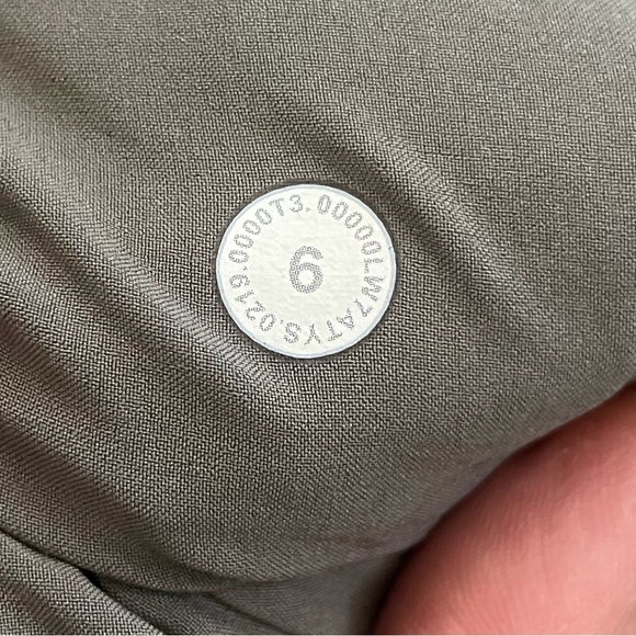 Sz 6 Lululemon Feeling Femme Shorts - Picture 5 of 7